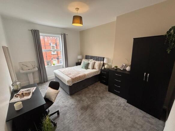 4 bed Terraced to rent Image 6