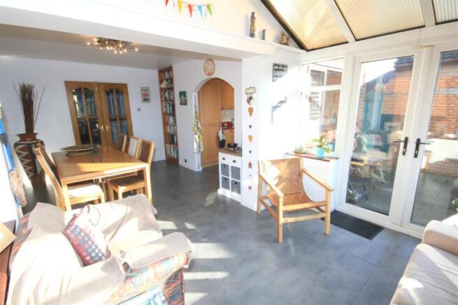 OPEN PLAN LIVING/ DINING/ KITCHEN
