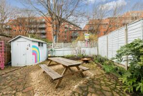 118, Runnymede, Colliers Wood, London SW19 2PH