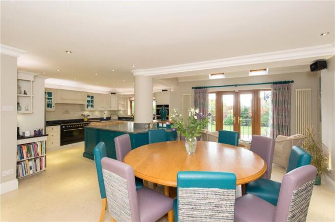5 bed Detached for sale Image 6