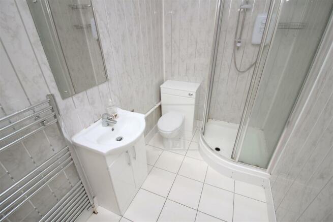 5 bed House to rent Image 6