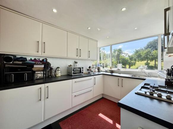 3 bed Semi-Detached for sale Image 10