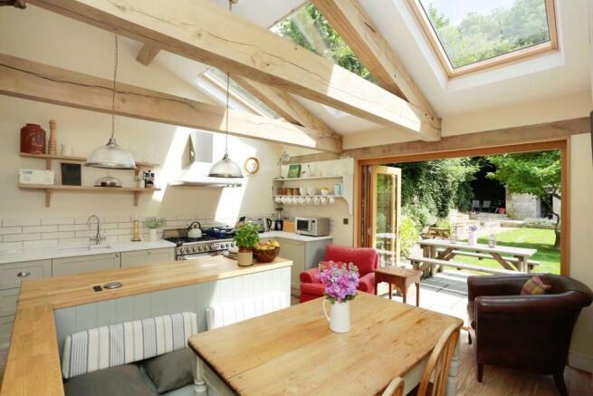 Kitchen/dining 