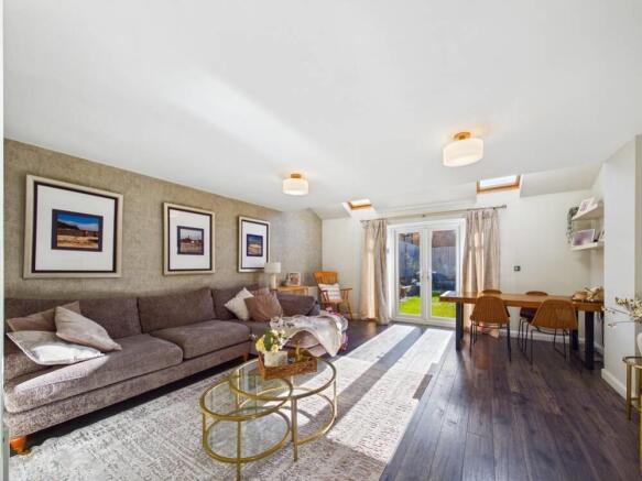 CAM01738G0-PR0156-STILL001-thumbnail-h750-70