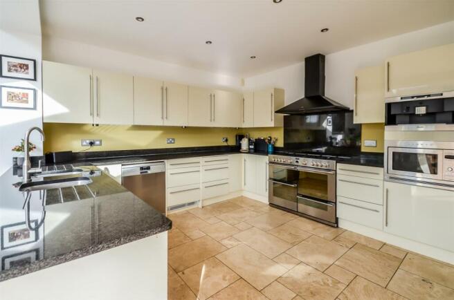Kitchen 6.jpg