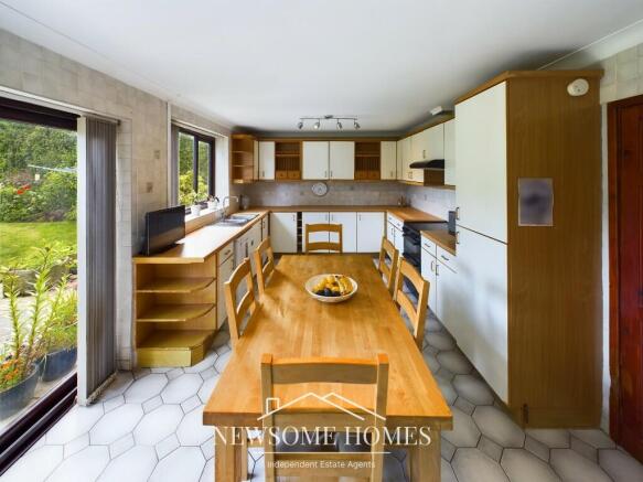 Kitchen/ Dining Room