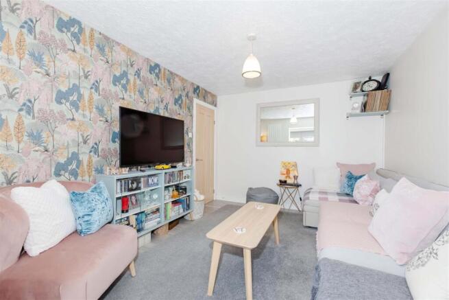 Meadow Close, Worthing photo 4