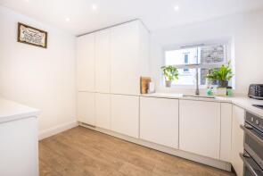 112, Earlsfield Road, London SW18 3DR