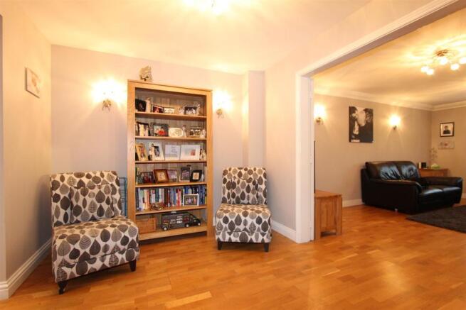 2 Parsons Court dini