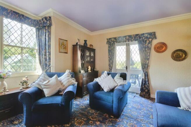 SITTING & DINING ROOM