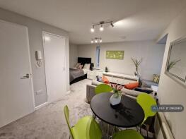 41, Douglas Court, Hartsbourne Road, Reading RG6 5SJ