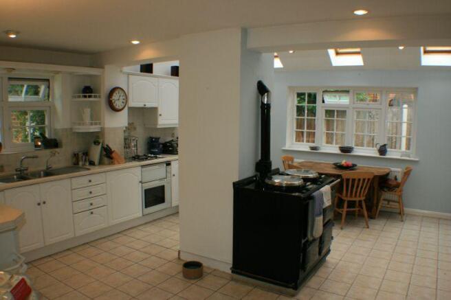 KITCHEN/BREAKFAST RO