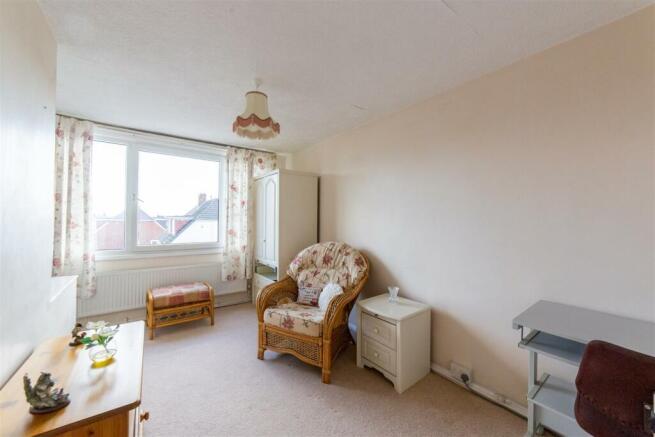 8 Trostrey Close-5.jpg