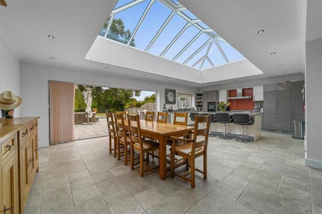 Kitchen/dining
