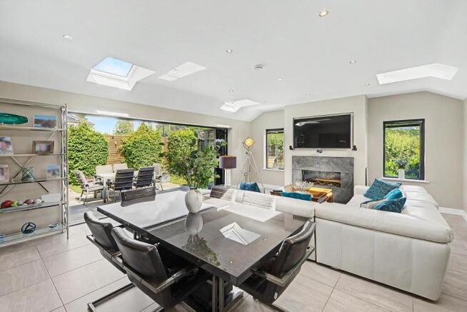 4 bed Detached for sale Image 6