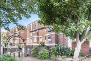 35, Wallis Close, London SW11 2BA