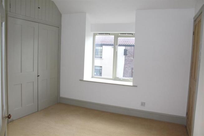 BEDROOM 2