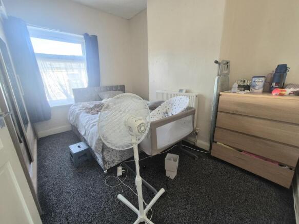 2 bed Terraced to rent Image 6