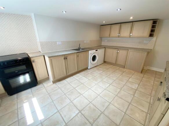 KITCHEN 1.jpg