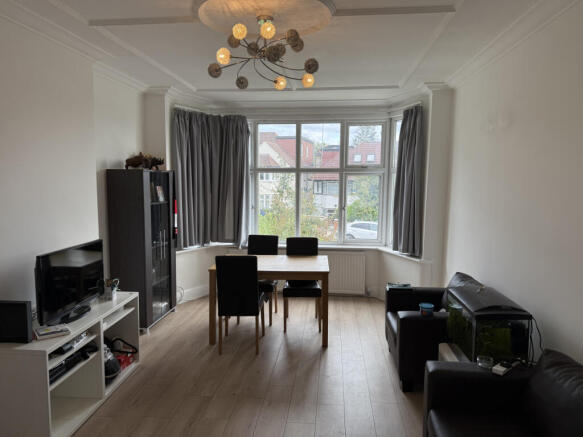 2 bed flat to rent The Vale, Childs Hill, London