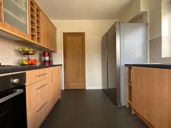 4 bed Semi-Detached Bungalow for sale Image 6