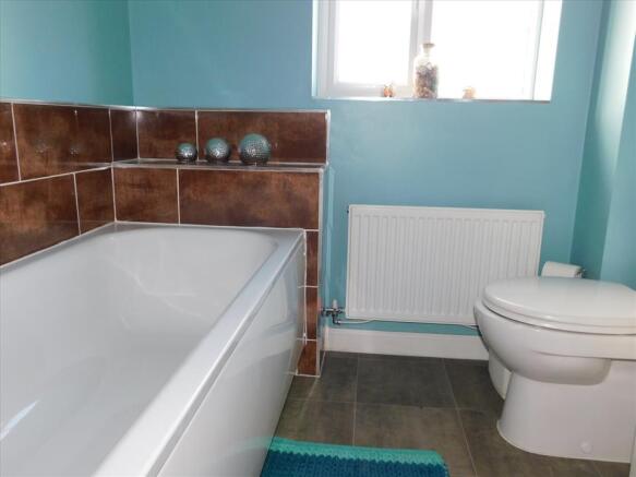 FAMILY BATHROOM