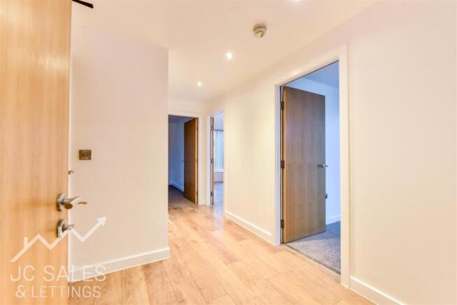 2 bed Apartment to rent Image 9