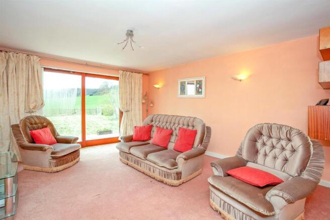 Living Room 1.jpg