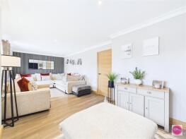 21, Lamplight Way, Castle Gresley, Swadlincote DE11 9HA