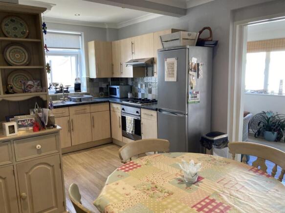 Kitchen 3.jpg