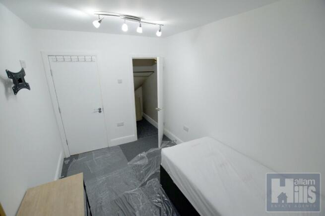 3 bed Flat to rent Image 8