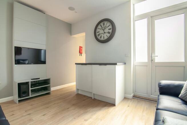 90 Ashford Street Living area 4