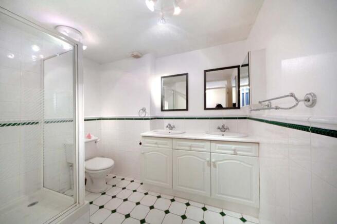 4 bedroom property t