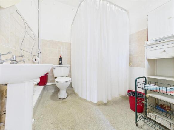 4 bed Block of Apartments for sale Image 4