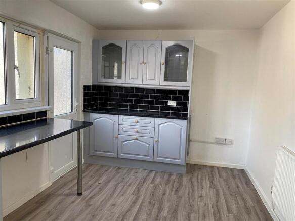 10 Dafydd Place - kitchen.jpg