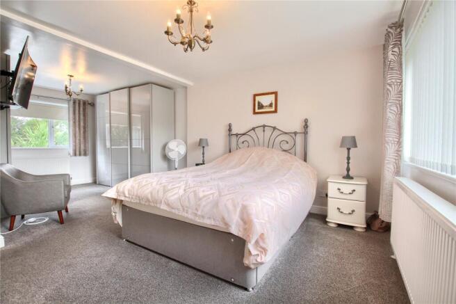 4 bed Semi-Detached for sale Image 10