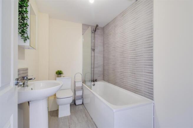 3 bed Town House for sale Image 7