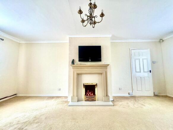 5 bed Semi-Detached for sale Image 5