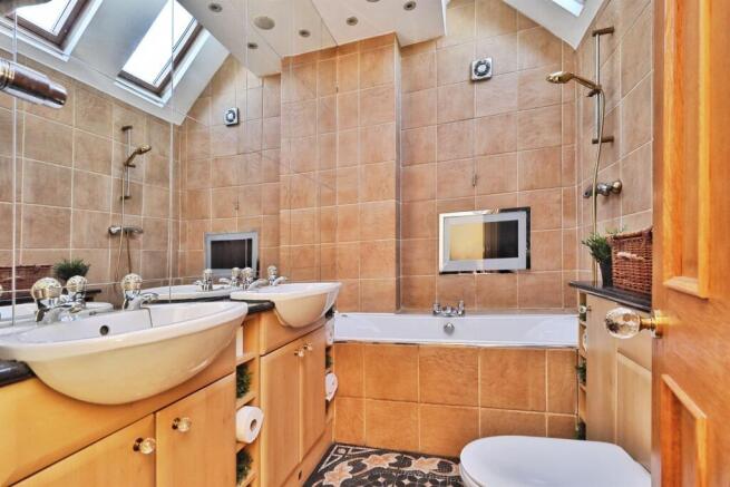 3 bed Detached for sale Image 11