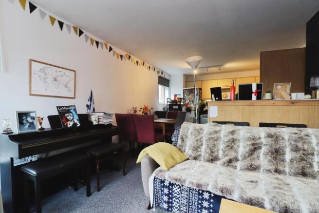 2 bed Apartment for sale Image 4