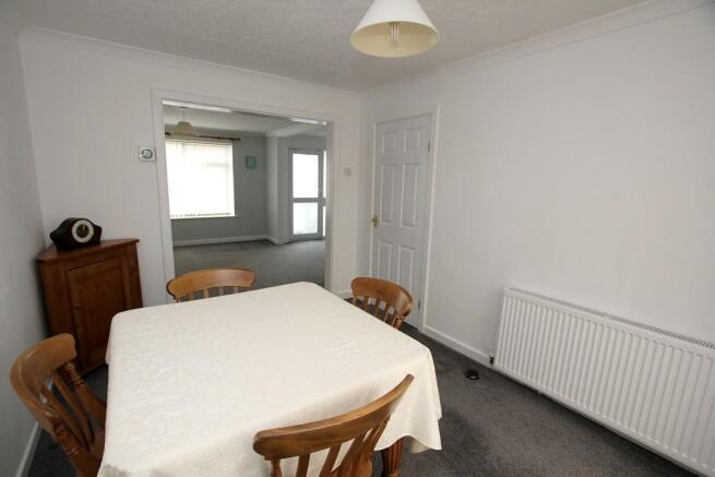 dining area to lo...