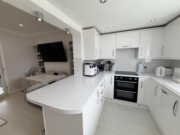 3 bed Terraced for sale Image 5