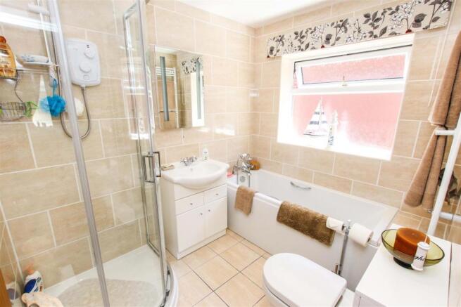 LUXURY FULLY TILED BATHROOM