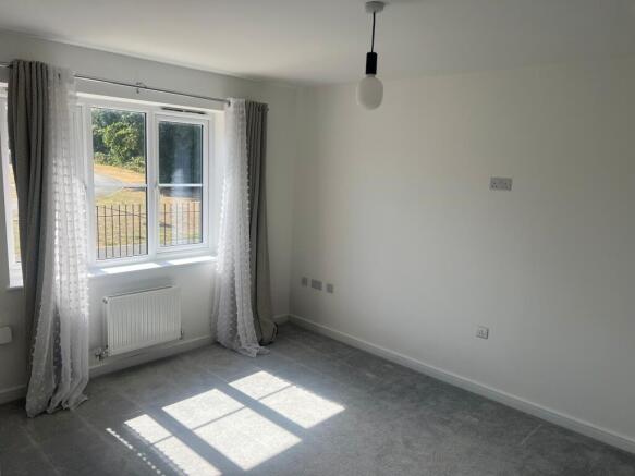 3 bed Detached to rent Image 2