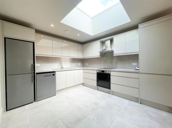 5 bed Mews to rent Image 10