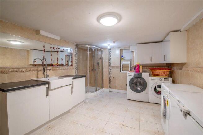 6 bed Semi-Detached for sale Image 11