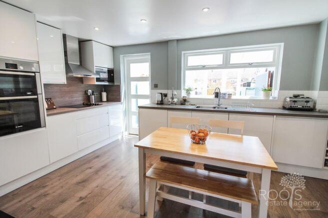 Kitchen/Dining...