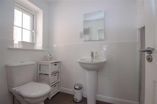 EN-SUITE SHOWER ROOM