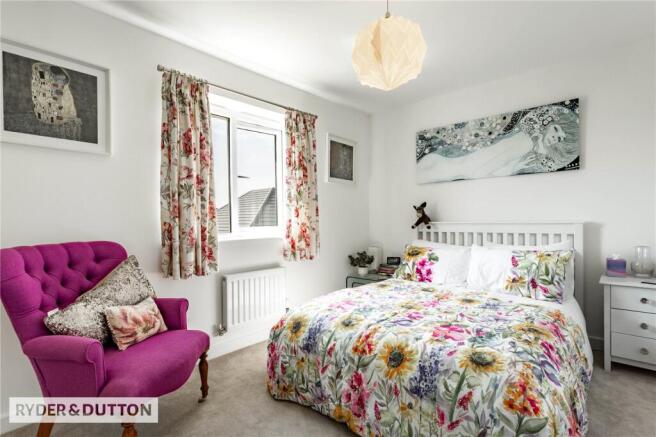 4 bed Detached for sale Image 11