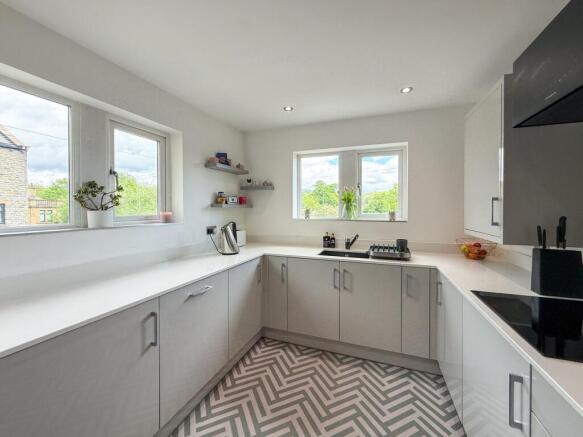 4 bed Detached for sale Image 7
